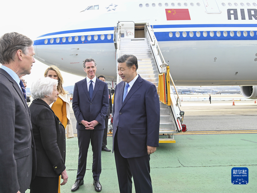 习近平抵达旧金山举行中美元首会晤 同时出席亚太经合组织第三十次领导人非正式会议